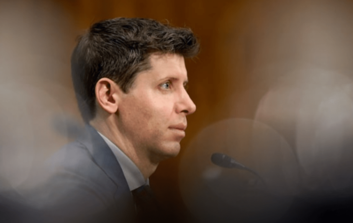 OpenAI指年收“远超130亿美元” OpenAI指年收“远超130亿美元”