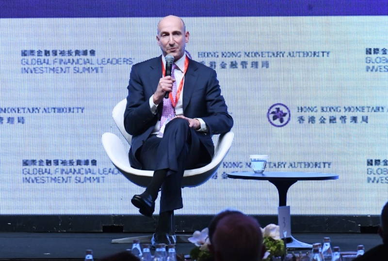 资本集团总裁兼行政总裁Mike Gitlin警告，资本市场短期估值存在很大挑战。