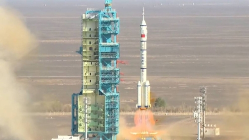 神舟二十号载人飞船原定今日返回地球。