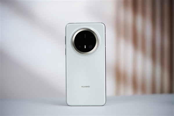 波兰前副总理怒斥美国：过去我用华为手机 现在却买不到了