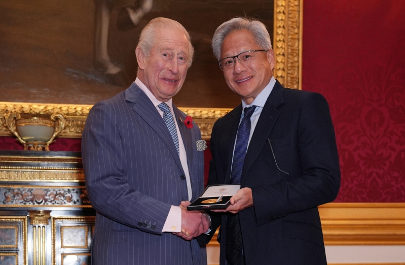 2025年11月5日，英国国王查尔斯三世于伦敦圣詹姆士宫（St. James’ Palace）举行的招待会上，将“2025年伊丽莎白女王工程奖”颁发给英伟达（Nvidia）执行长黄仁勋