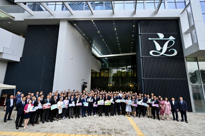 第八届立法会选举提名期10月24日展开。 第八届立法会选举提名期10月24日展开。