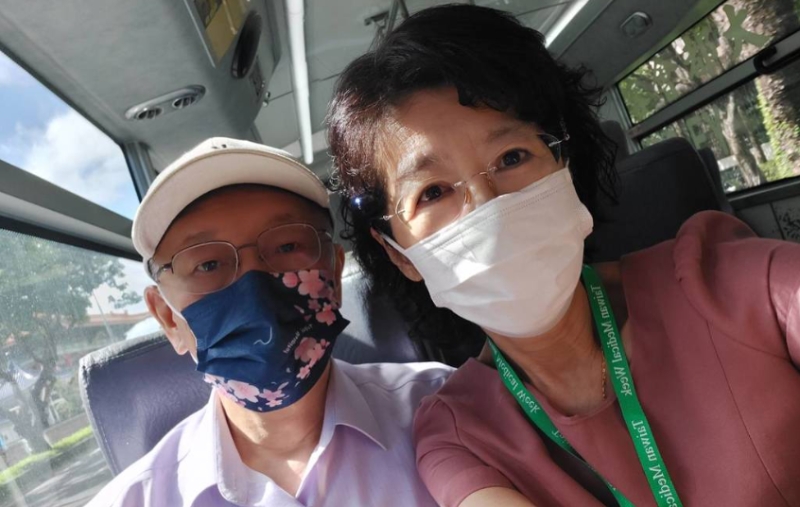 柯文哲搭公交车去上课