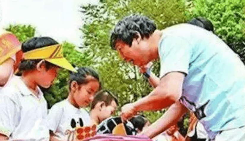 与此同时，李春平热心公益捐款，曾被誉为“大陆第一慈善家”。