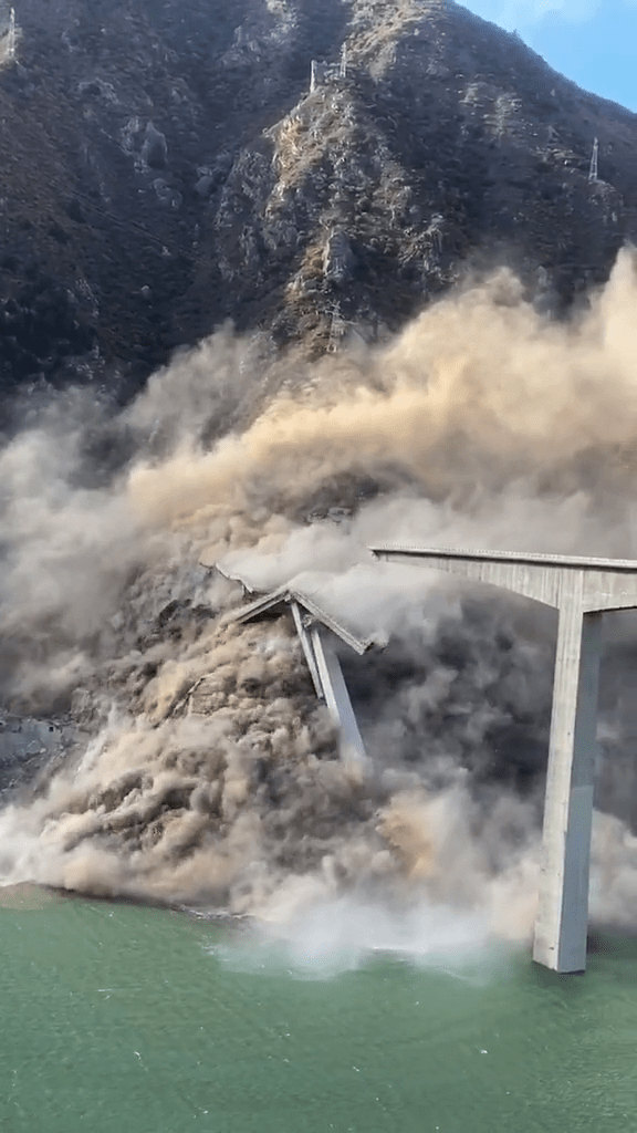 四川阿坝红旗特大桥垮塌 四川阿坝红旗特大桥垮塌