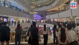 全运会︱商场直播何诗蓓勇夺“第二金”，市民大赞为港争光