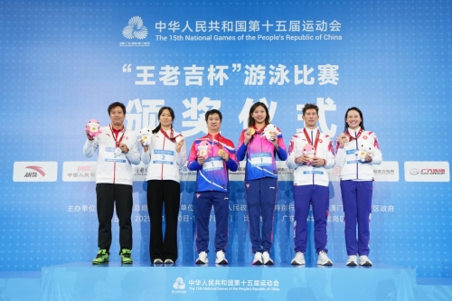 何诗蓓获得50米蛙铜牌,冠军是上海队的唐钱婷,银牌则由山西的杨畅夺得。 何诗蓓获得50米蛙铜牌,冠军是上海队的唐钱婷,银牌则由山西的杨畅夺得。