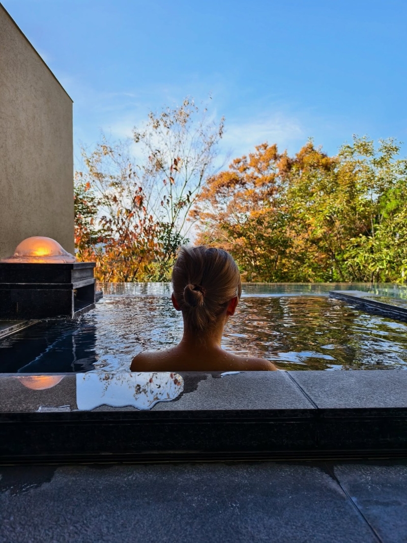 关心妍与老公到日本享受浪漫温泉之旅。