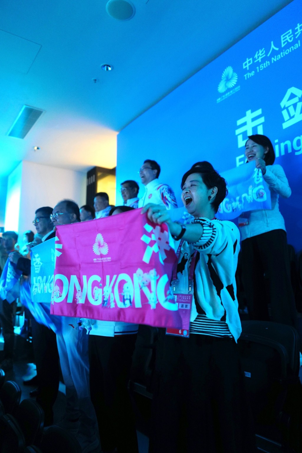 何永贤表示,局长们齐齐做最佳啦啦队。 何永贤表示,局长们齐齐做最佳啦啦队。