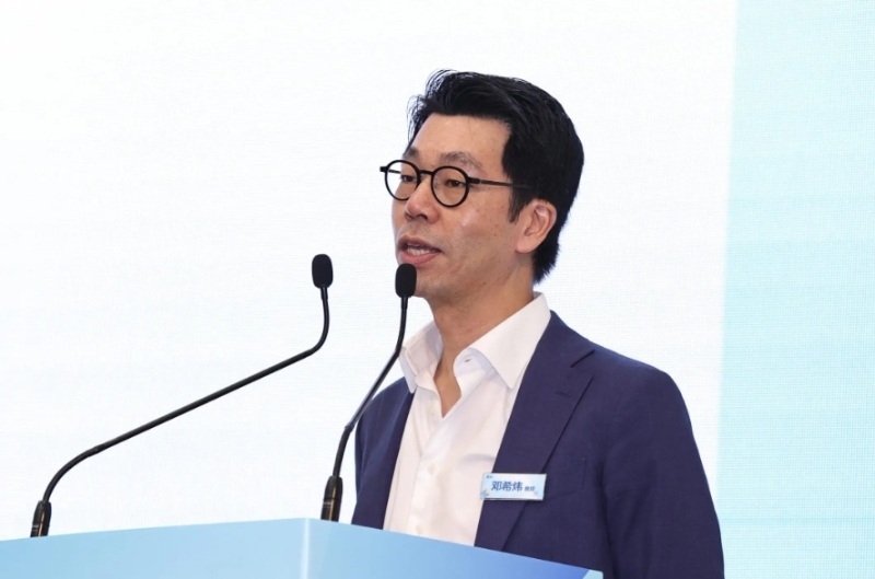 香港大学协理副校长（环球事务）兼港大经管学院副院长（对外事务）邓希炜教授认为，企业出海策略已从“中国+1”转为“美国+1”。