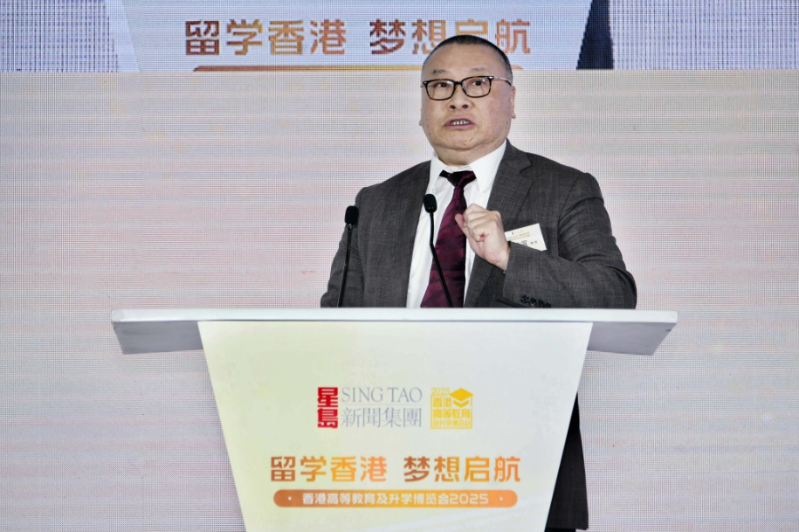 第10场讲座则由香港珠海学院副校长（学术及研究） 陈汉宣演讲，他的题目为“香港高校的前瞻性教育：引领学术与职业的多元选择”。