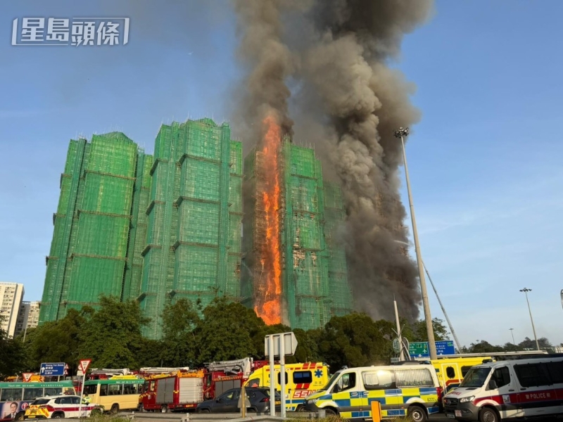 火种随风飘过毗邻的宏泰阁及宏新阁，形成火烧连环楼惨剧