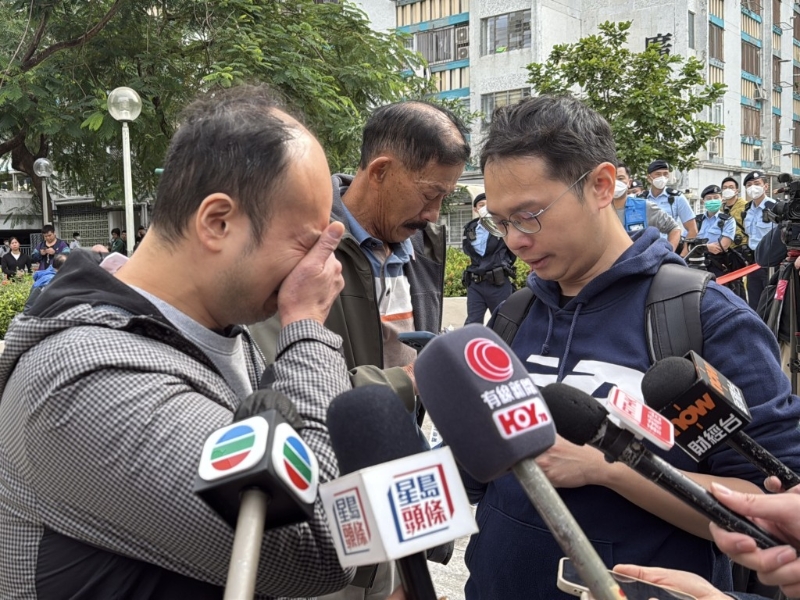 钟先生难掩忧心与难过。