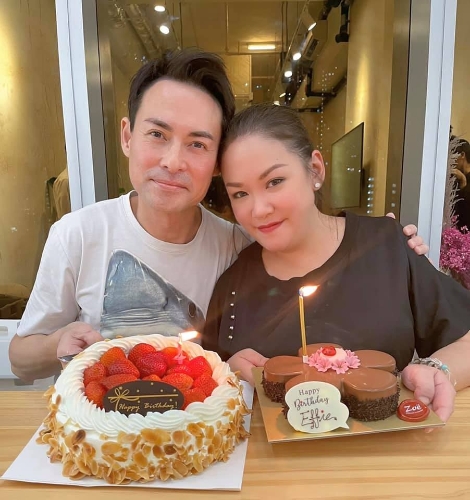 海俊杰日前透露其任职化妆师的老婆莫家慈(Effie)患上急性肝衰竭。 海俊杰日前透露其任职化妆师的老婆莫家慈(Effie)患上急性肝衰竭。