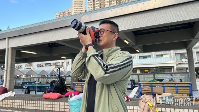 陆先生借用记者长镜遥望被烧毁的家园，