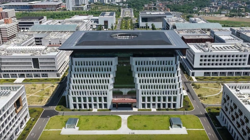 “玻璃大王”曹德旺出资创办的福建福耀科技大学今年开始招收本科生。