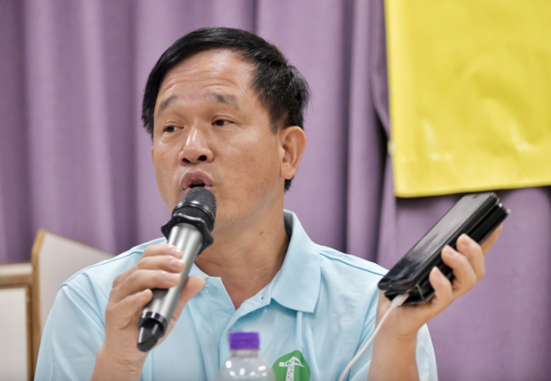 港九搭棚同敬工会理事长何炳德。