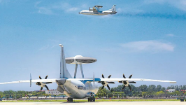 东部战区战机曾遇险情，2架不明飞机多次“秀”导弹，最近距我方不足100米