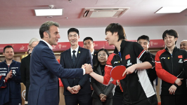 马克龙访成都｜与王楚钦孙颖莎等国乒对打，总统球技如何？