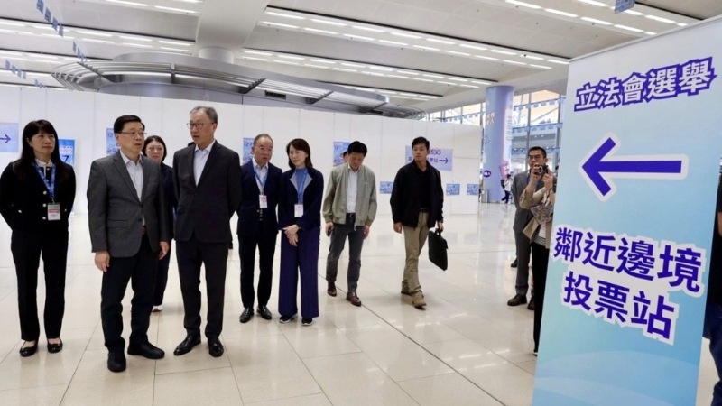 李家超视察港珠澳大桥邻近边境投票站 李家超视察港珠澳大桥邻近边境投票站