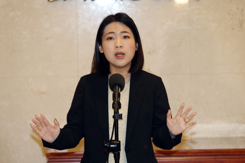 徐巧芯被黑“论文抄袭” 徐巧芯被黑“论文抄袭”