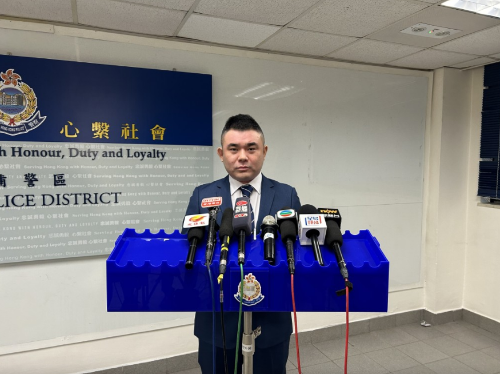 大埔警区刑事调查总督察沉文伟指被捕男子假冒灾民向社福机构骗取援助。