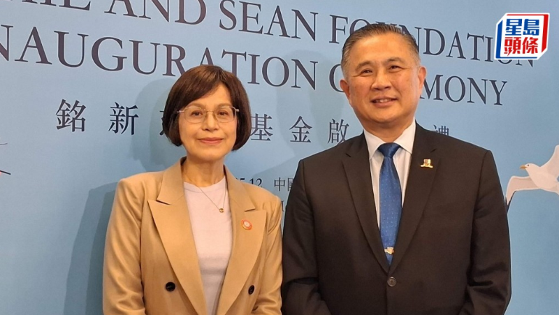 由人工智能公司商汤科技已故联合创始人汤晓鸥的妻子杨秋梅所创立的“铭新慈善基金”,今日(10日)举行启动典礼。 由人工智能公司商汤科技已故联合创始人汤晓鸥的妻子杨秋梅所创立的“铭新慈善基金”,今日(10日)举行启动典礼。