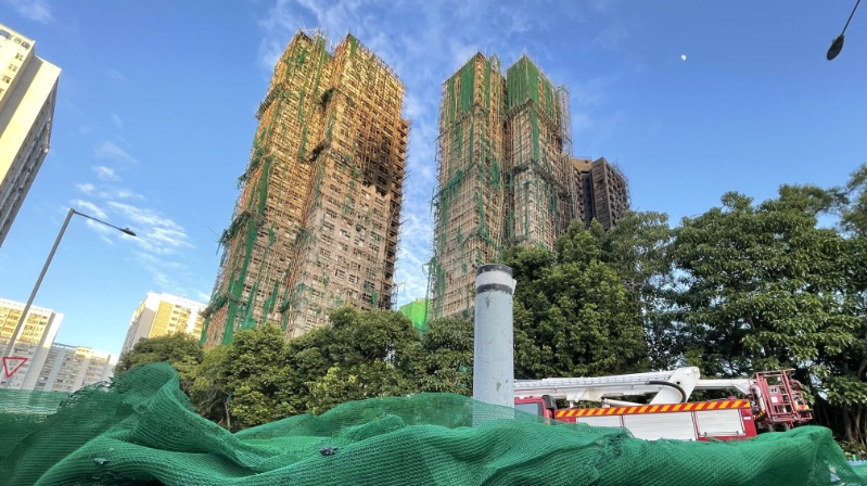 所有正进行大维修的楼宇，须在上周六（6日）或以前将棚网下架。