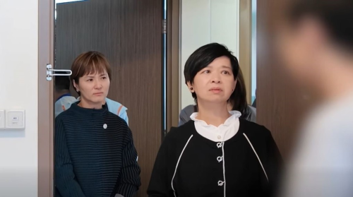 何永贤早前探访了迁入大埔过渡性房屋“善楼”的宏福苑住户。