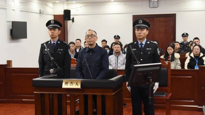 中信集团前副总经理徐佐一审判囚终生。 中信集团前副总经理徐佐一审判囚终生。