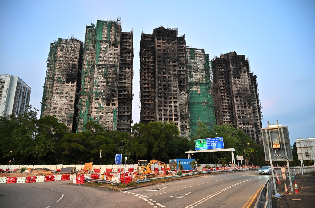 大埔宏福苑火灾发生已过两周,灾后安置工作仍在继续。 大埔宏福苑火灾发生已过两周,灾后安置工作仍在继续。