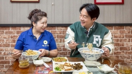 赖清德造访陆配面馆，郭正亮揭1事让人火大