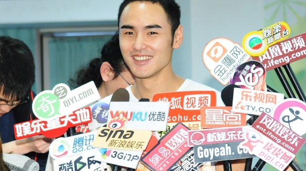 阮经天飞韩约会小20岁女友,2特质打破“见光死”魔咒