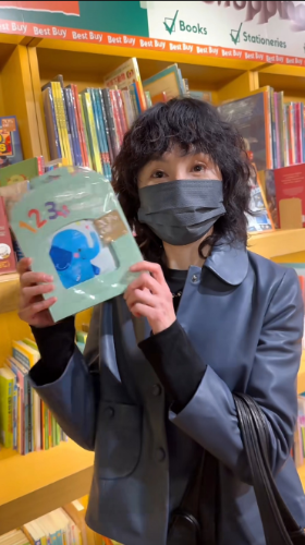 张曼玉近期返港过圣诞，四出搜购礼物