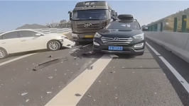 司机开定速巡航追尾后又引发连环撞：负全责