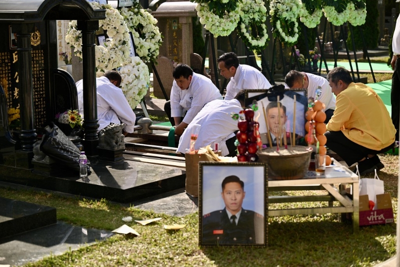 伟豪长埋浩园，终年37岁。