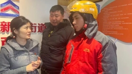 北京一副局长骑电动车送外卖，“原以为骑手最关心社保政策，没想到他们张口就是‘别罚我款’”
