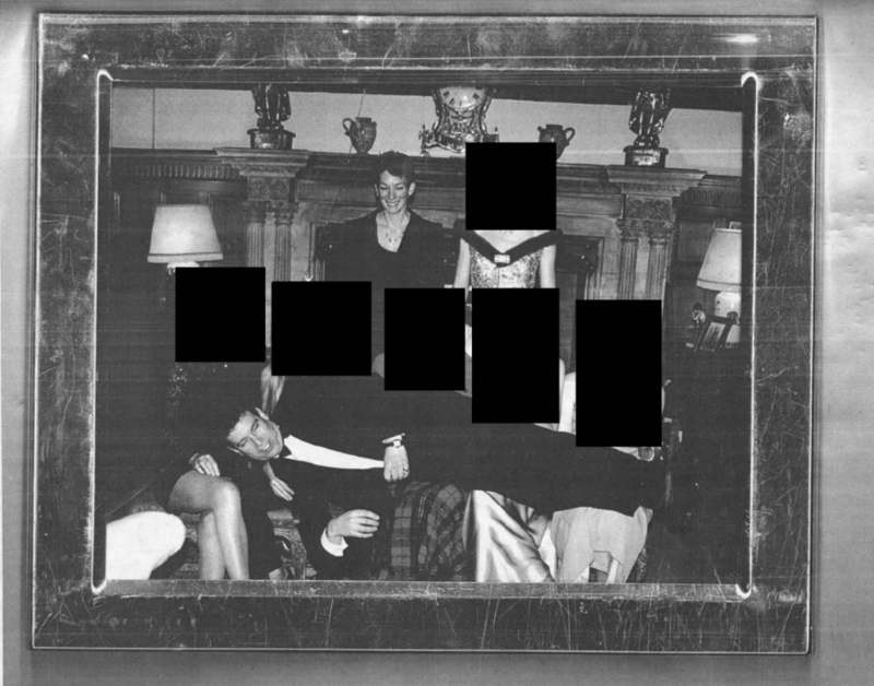 美国司法部19日公布的艾普斯坦文件中，英国安德鲁王子（Prince Andrew）躺在5名女子腿上的照片格外引人注意。