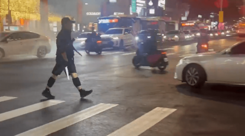 警方指张文去年已策划犯案，并采购各种护具、烟雾弹及制作汽油弹