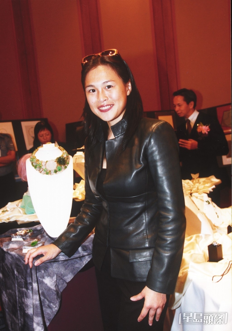 赵式芝与波尔表太子女杨如芯(Sean)有段同性婚姻。 赵式芝与波尔表太子女杨如芯(Sean)有段同性婚姻。