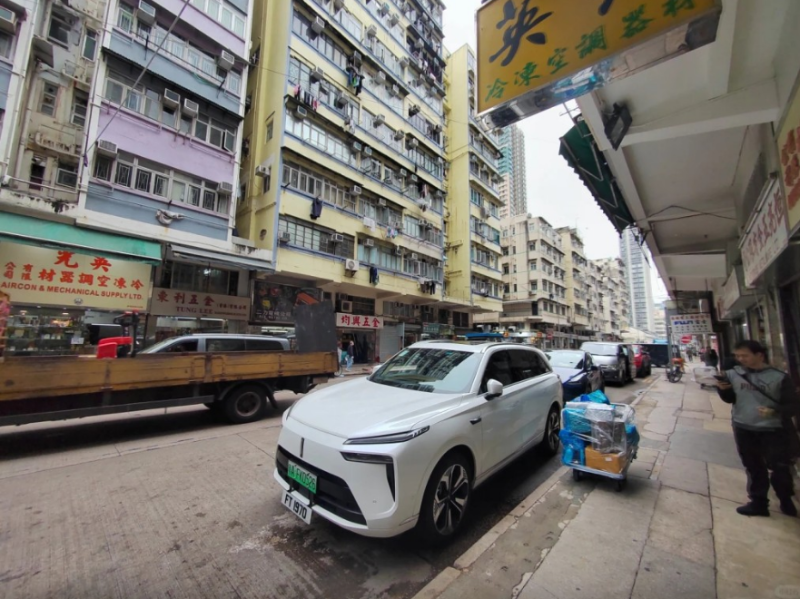 事主叹称“刚吃第一口午饭就收到了邮件”。