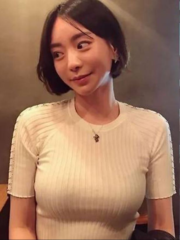 近年黄荷娜多次因毒品风波惹官非。 近年黄荷娜多次因毒品风波惹官非。