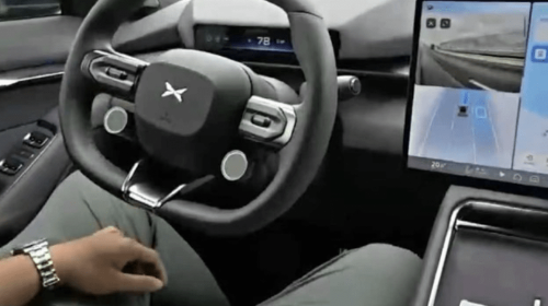 內地車主小紅書炫耀“智駕”雙手離方向盤