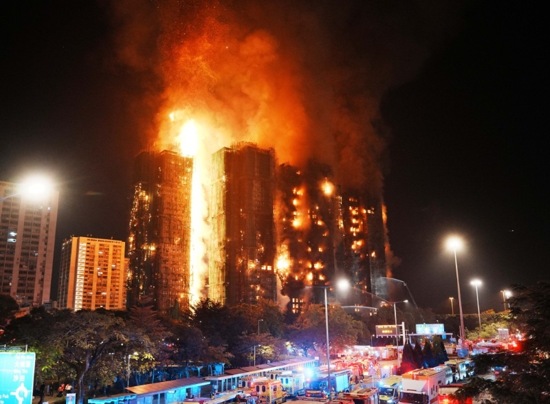 火警於當晚6時22分升爲五級。、