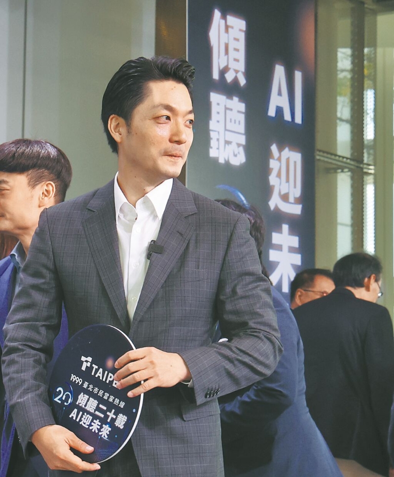 图为台北市长蒋万安29日面对媒体询问大陆军演 图为台北市长蒋万安29日面对媒体询问大陆军演