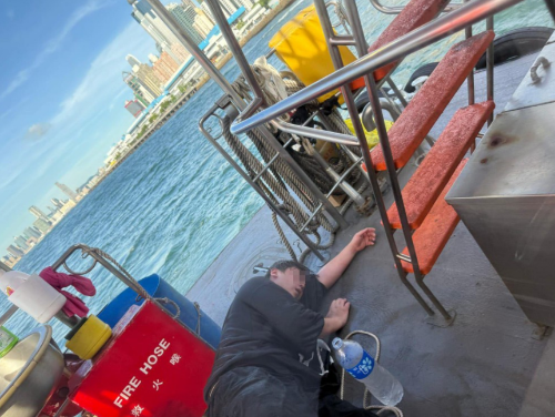 姜涛由海事处外判商船只救起。 姜涛由海事处外判商船只救起。