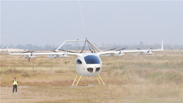 续航200公里 一汽红旗天辇1号飞行汽车原型机完成有保护首飞