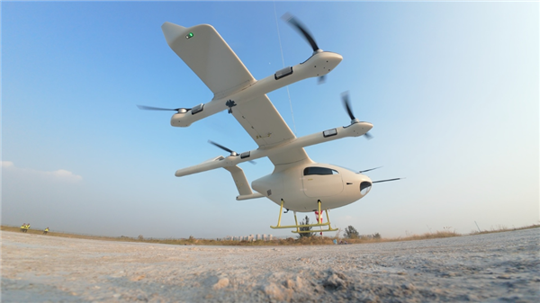 续航200公里 一汽红旗天辇1号飞行汽车原型机完成有保护首飞