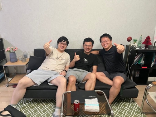 从左至右依次为:季逸超、肖弘和张涛。 从左至右依次为:季逸超、肖弘和张涛。