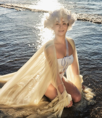 近日因涉职场欺凌和非法医疗塌房的朴娜莱，又被曝性丑闻。